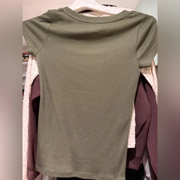 2 XS Tops - Picture 4 of 6